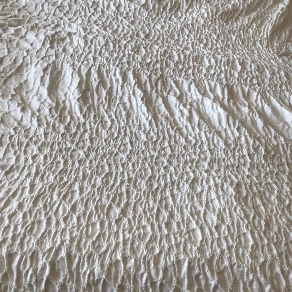 Tahari Home White Duvet Cover Twin size 64x88 Embossed Texture Design